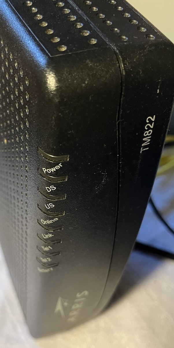 ( 1 ) Arris TM822 Touchstone Docsis 3.0 8 x 4 Ultra High Speed Telephony Modem