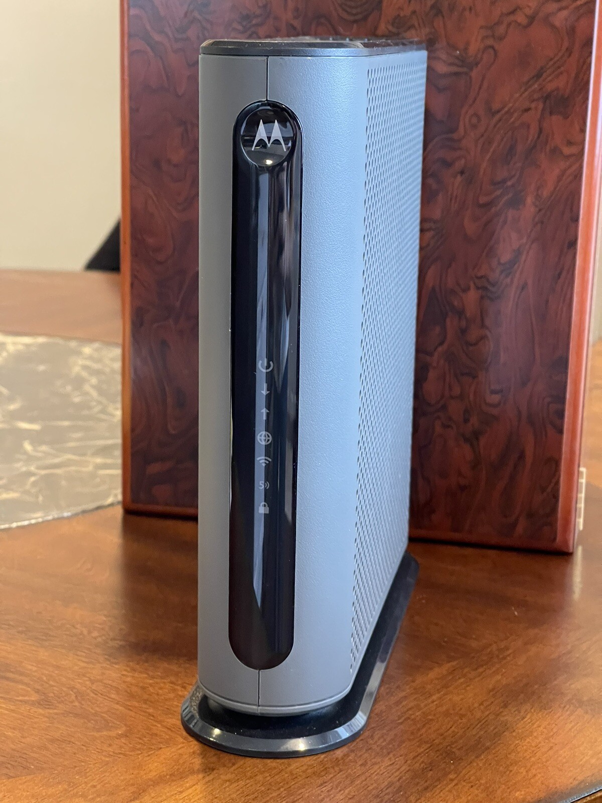 MOTOROLA model MG7550 Cable Modem Plus AC1900 WiFi Gigabit Router
