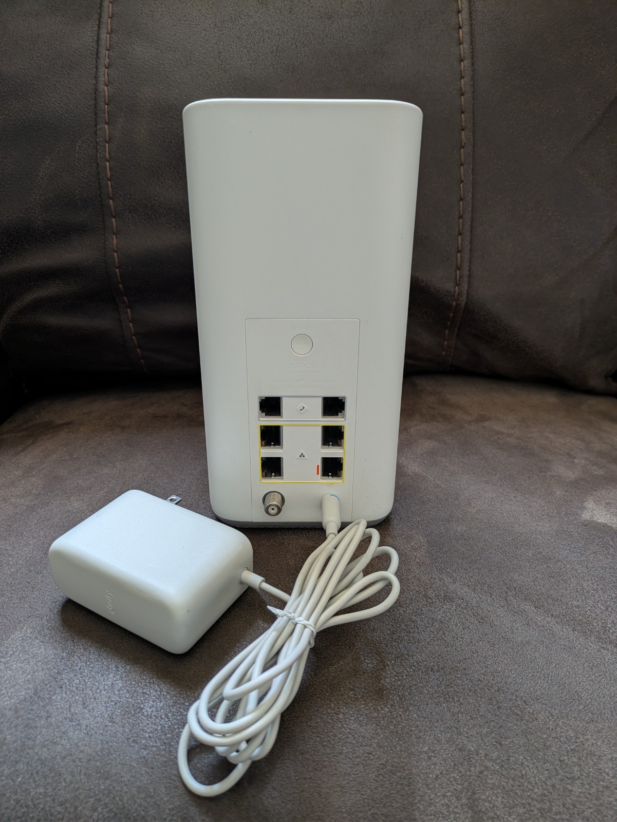 Xfinity XB7-CM WiFi Cable Modem Router Gateway – Powers On – With Power Adapter