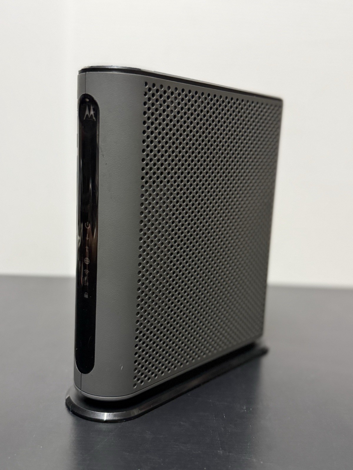 Motorola MG7550 AC1900 Cable Modem Router Combo DOCSIS 3.0 Tested No Connectors