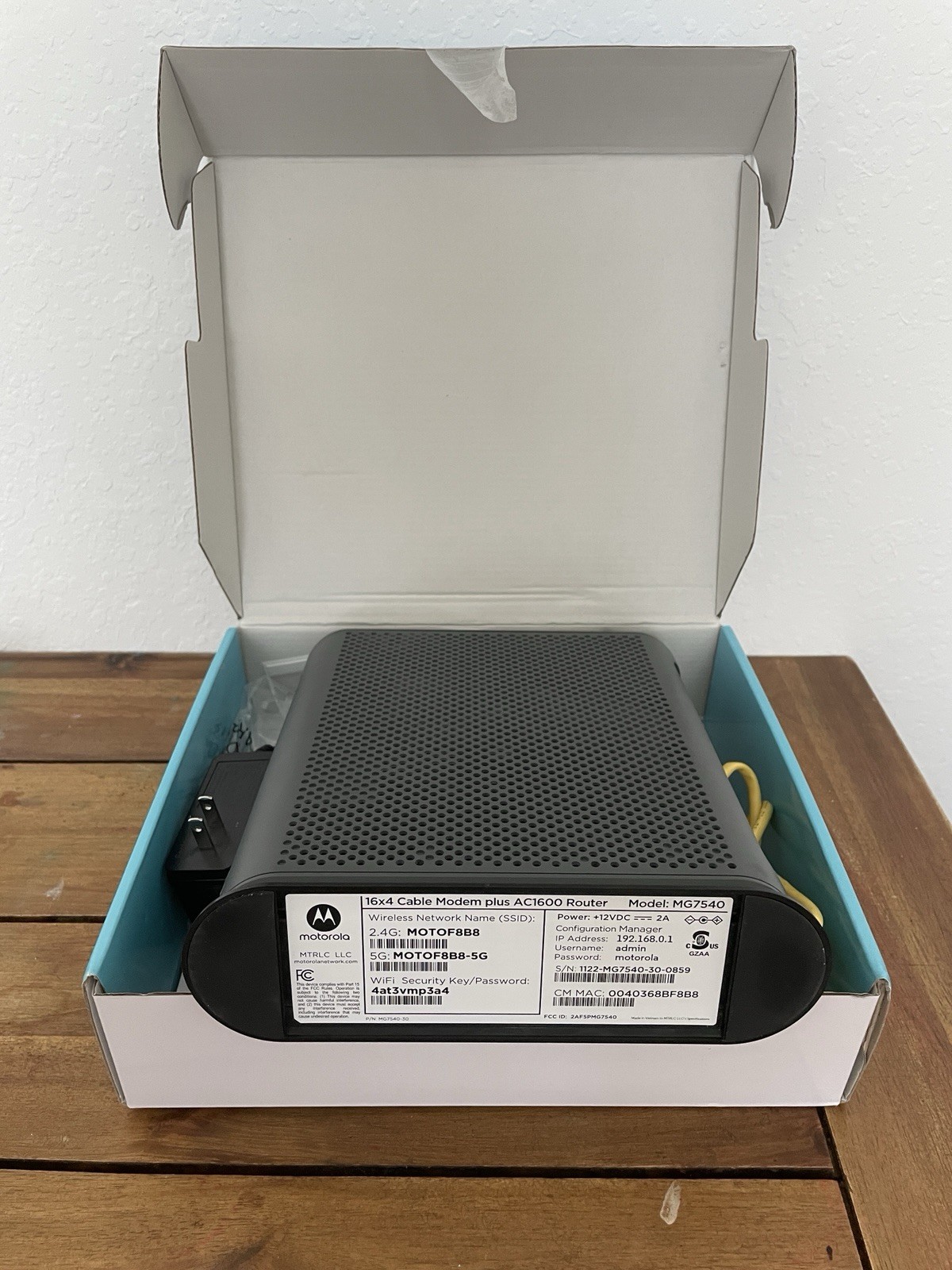 Motorola MG7540-10 16×4 Cable Modem – Black