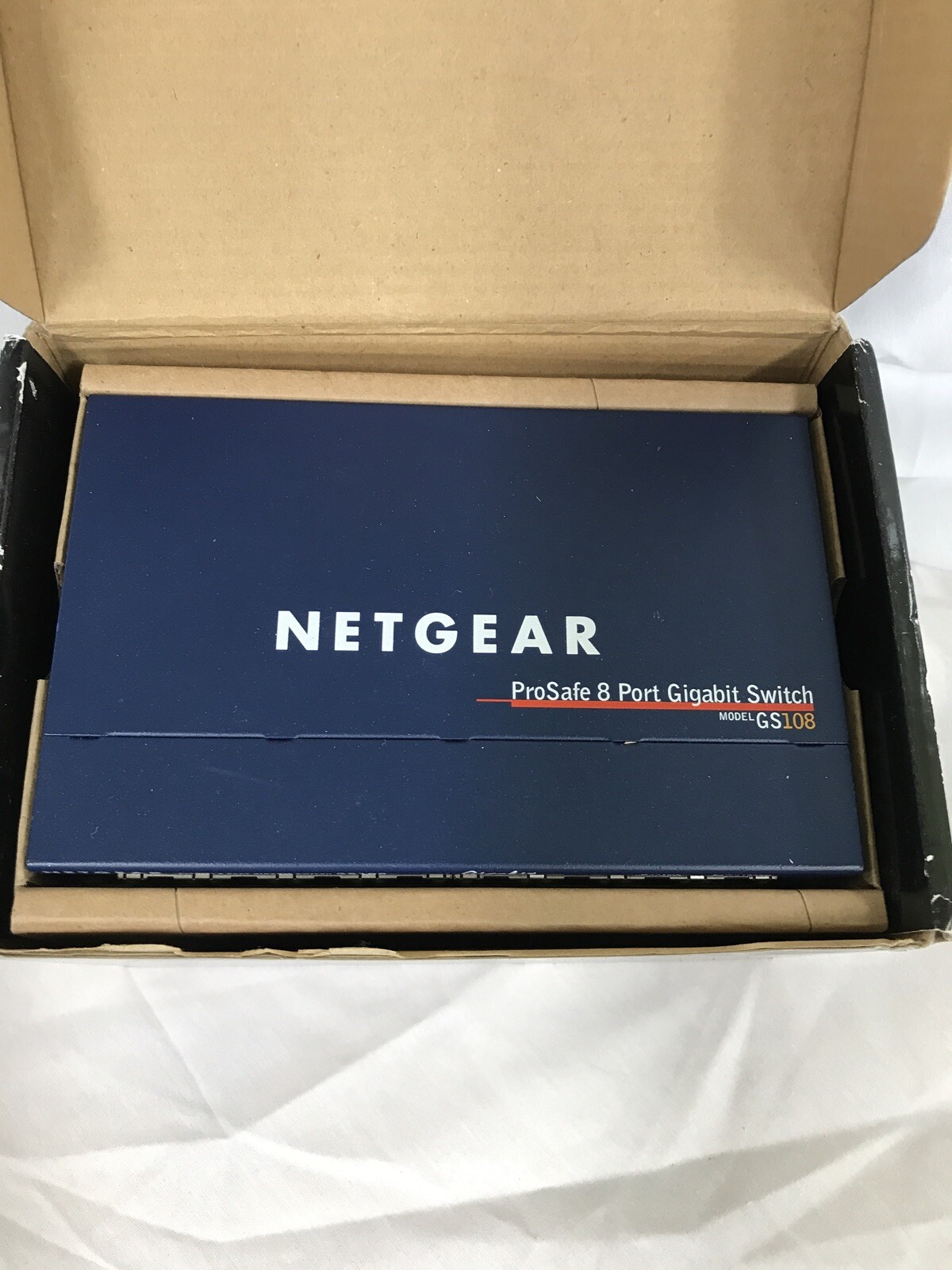 Netgear GS108 ProSafe 8 Port Gigabit Desktop Switch 10/100/1000-mint Condition!