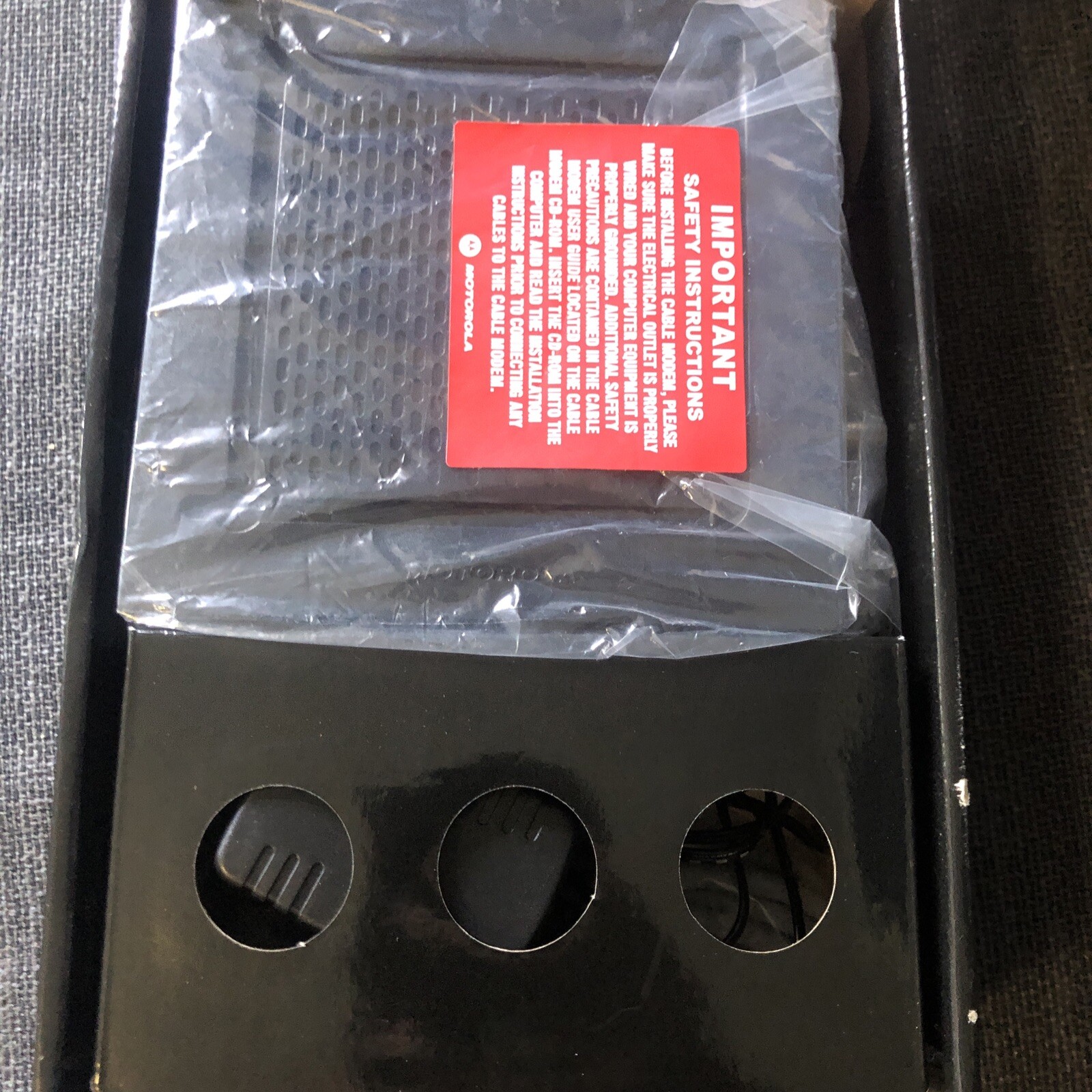 Motorola SURFboard Wireless Cable Modem Gateway SBG901 30.72 Mbps