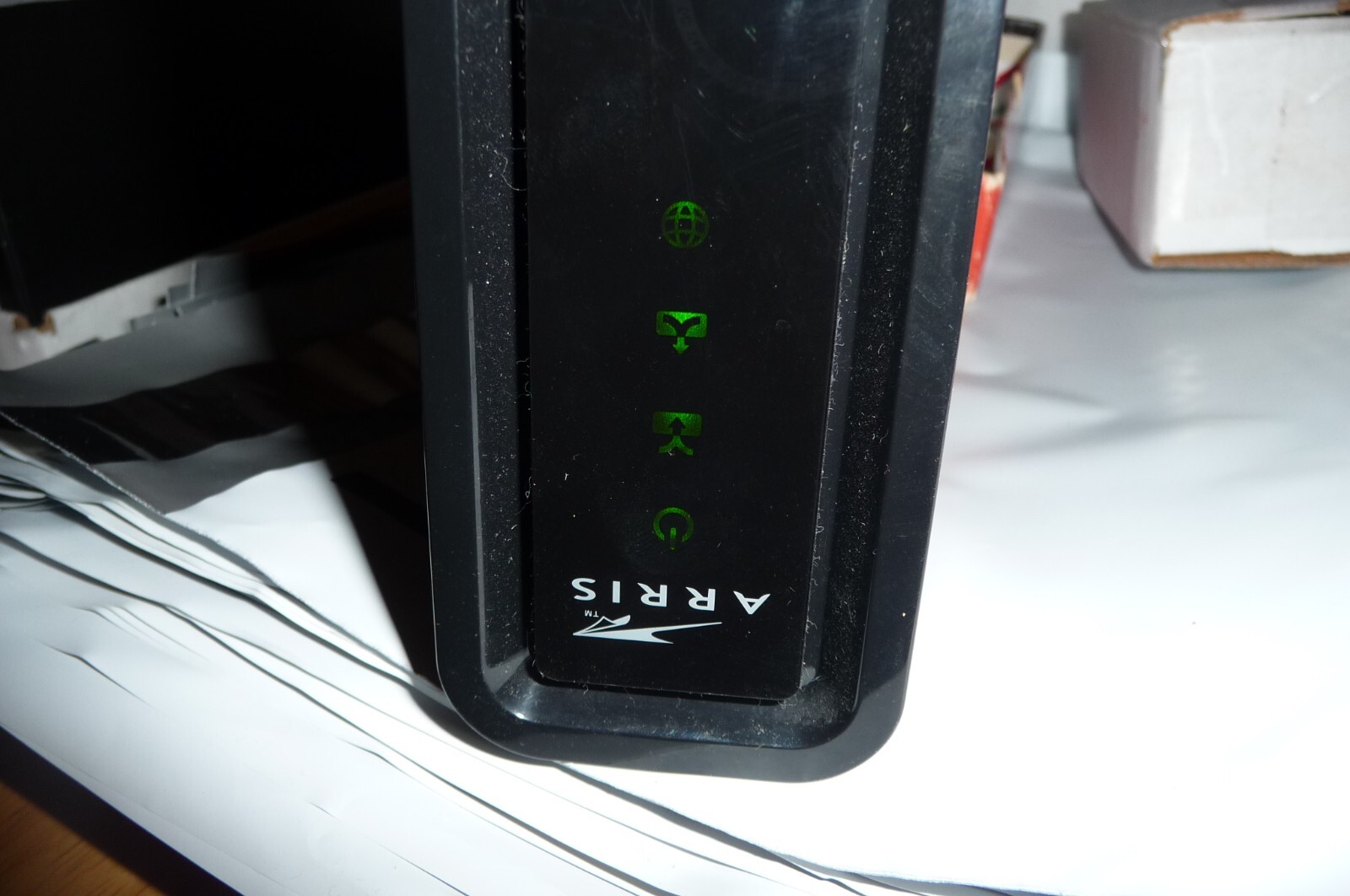 Motorola ARRIS SURFboard SBG6580 DOCSIS 3.0 Cable Modem and Wi-Fi Router N300