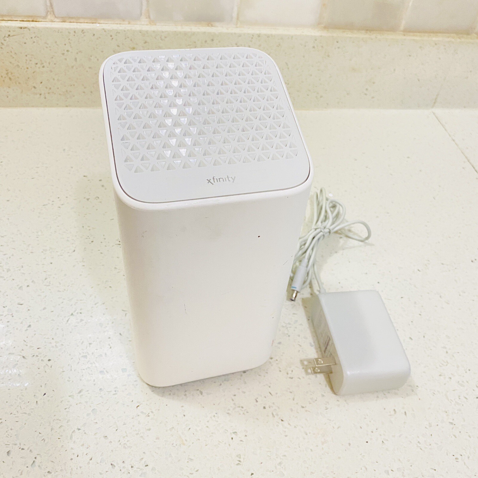 Comcast XFinity XB7-CM GIGABIT 4-Port Modem Router Powers On Untested Read..