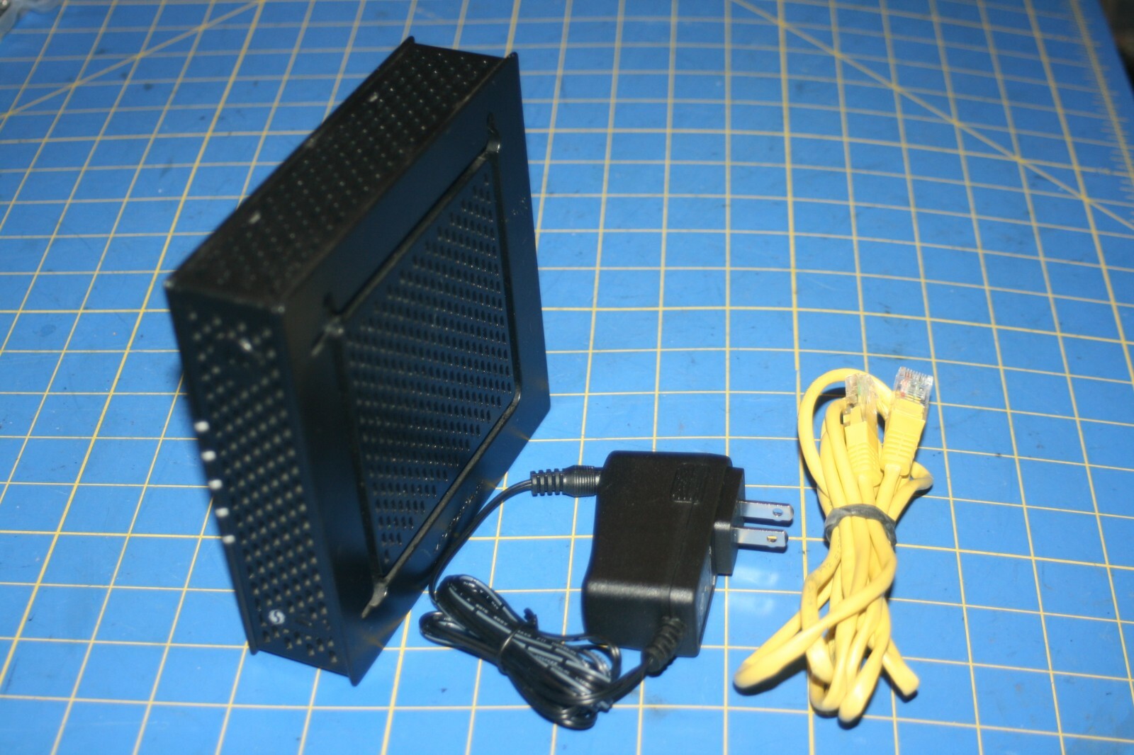 Motorola SURFboard (SBG901) Wireless Gateway Cable Modem 54mbps