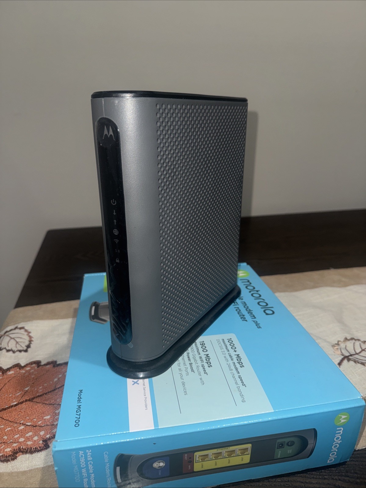 Motorola 24×8 Cable Modern “plus” AC1900 WiFi Router