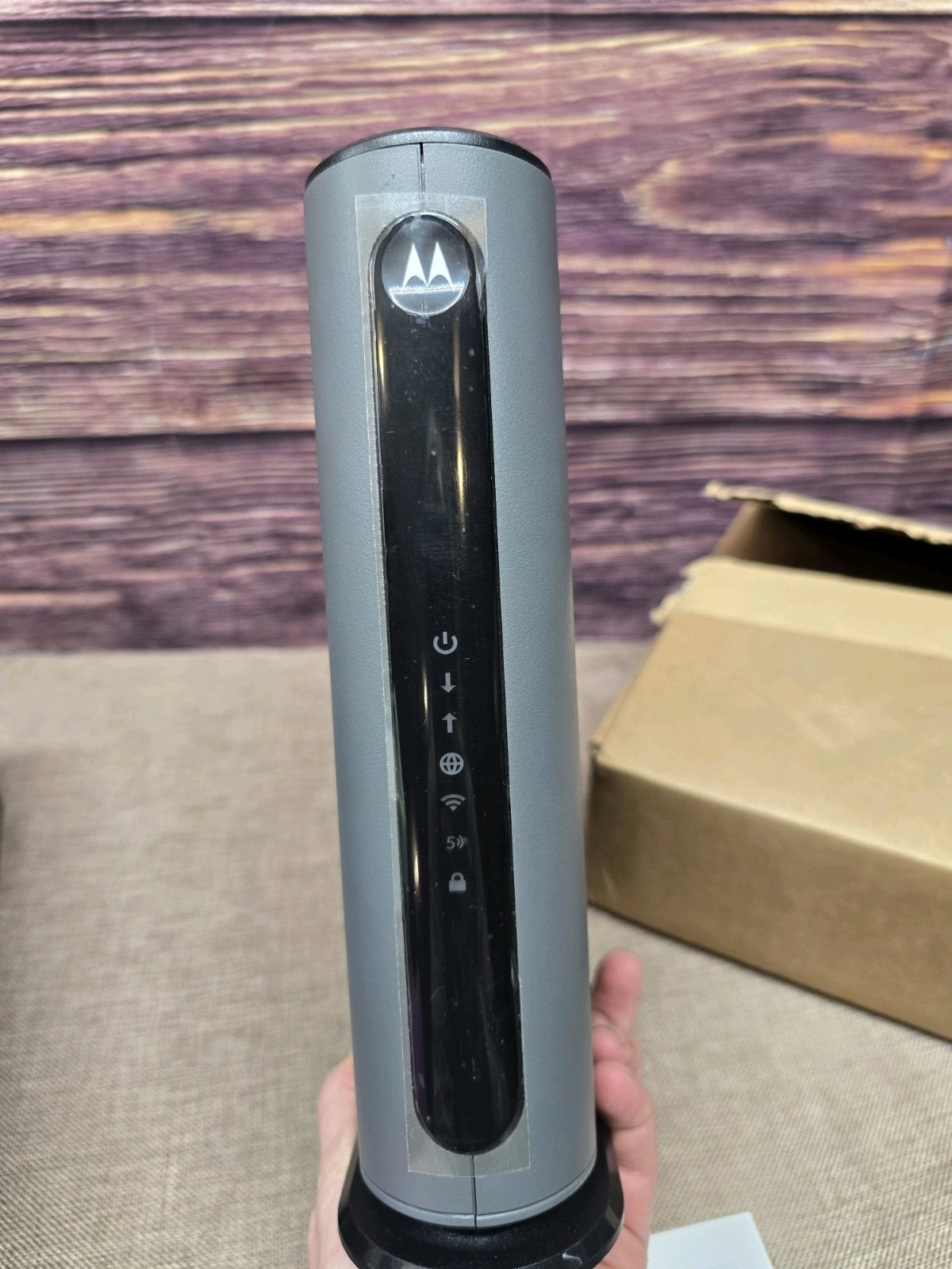 Motorola MG7540-10R (Refurbished) 16×4 686Mbps Cable Modem + AC1600 DOCSIS 3.0