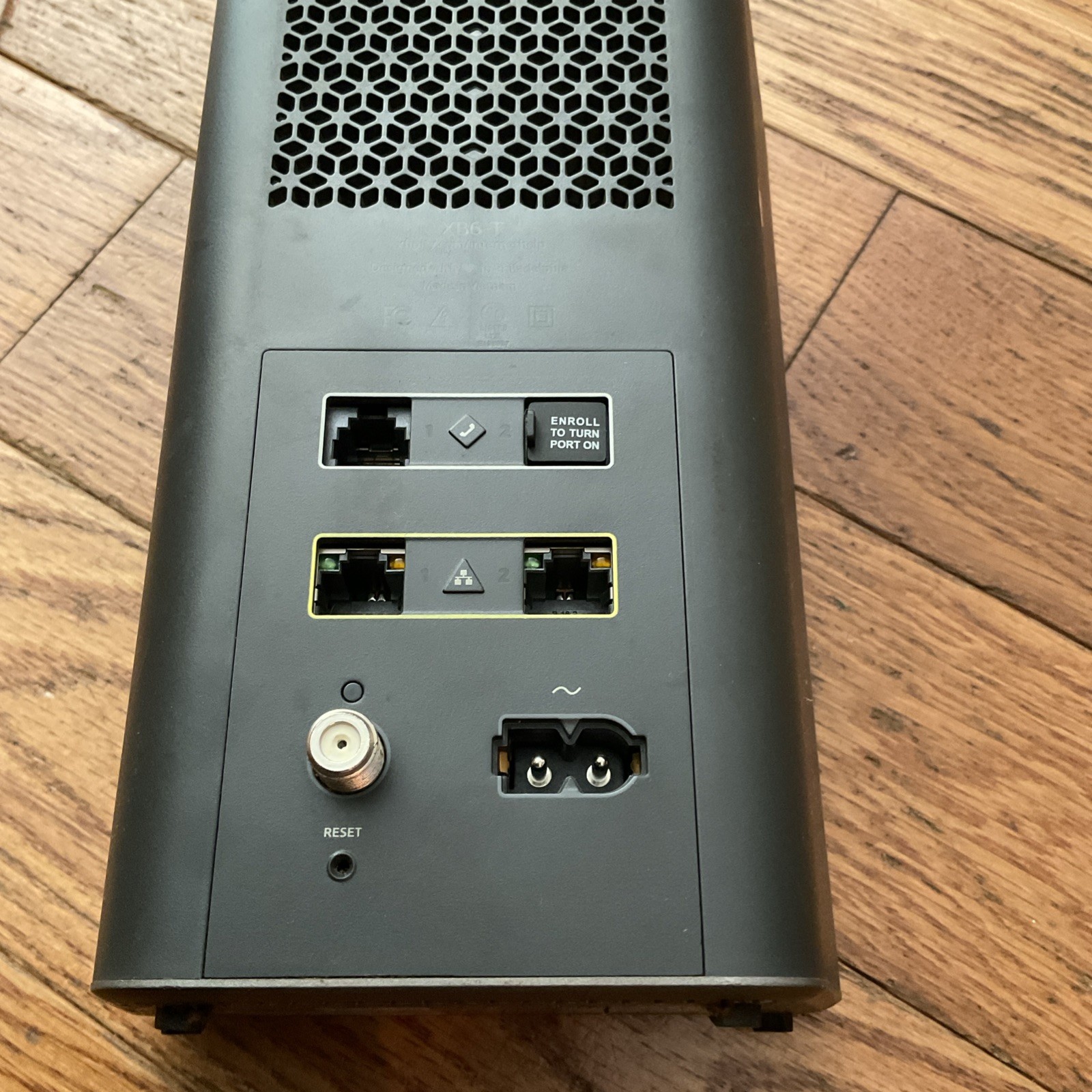 Xfinity XB6-A WIFI Router & Modem No Power Cord For Parts or Not Working