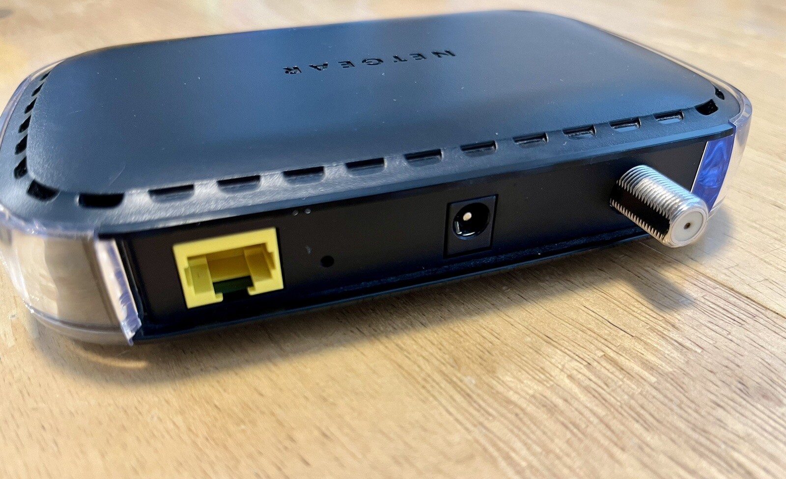 Netgear CM400 – DOCSIS 3.0, 340 Mbps, Cable Modem – Xfinity, Time Warner
