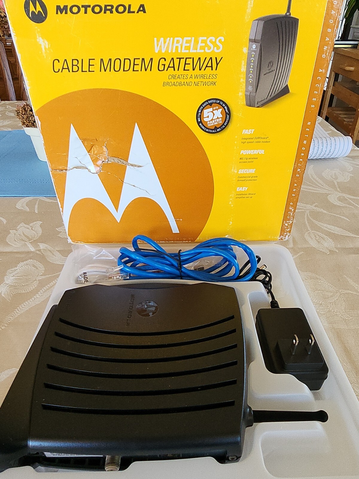 Motorola SBG900 Cable Modem Gateway Wireless Broadband Networking Device PC