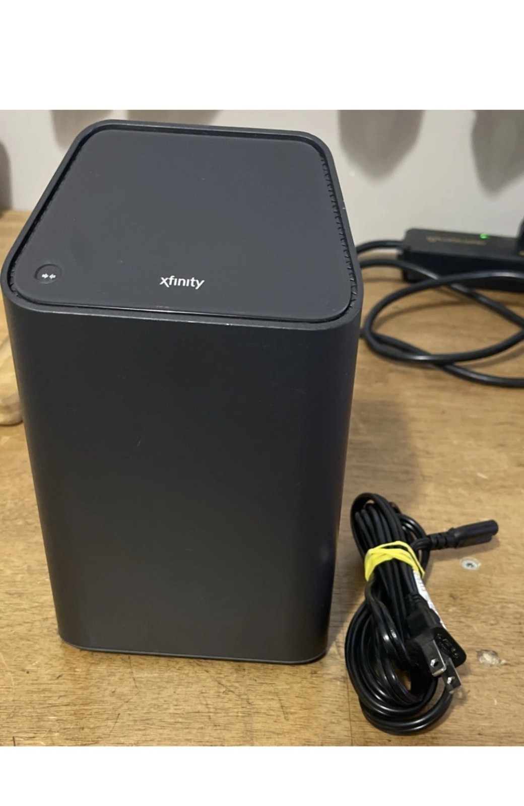 Xfinity XB6-A Gateway WiFi Router Modem xFi with cord Tested for power on only