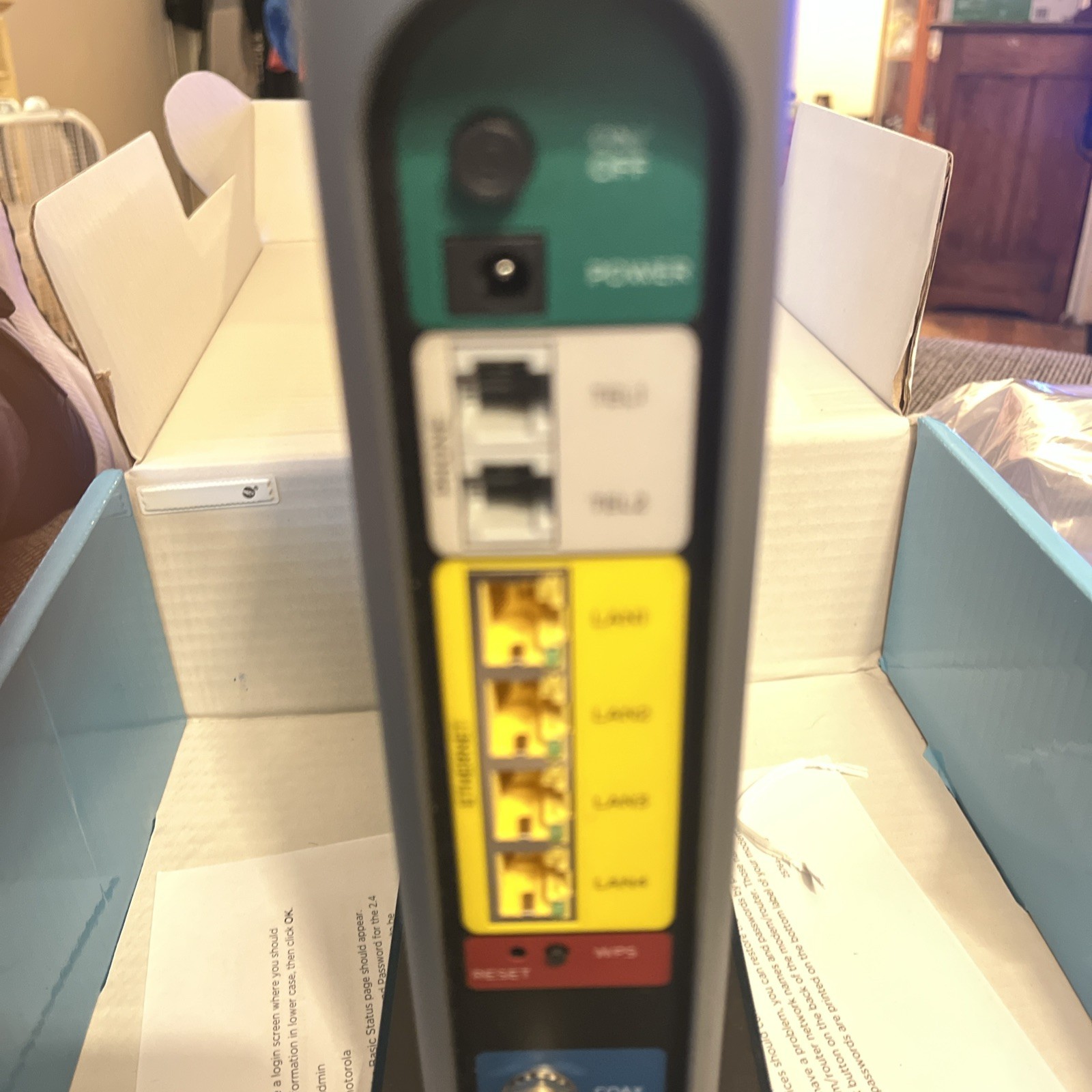 New Motorola MT7711 24X8 Cable Modem and AC1900 Dual Band Wi-Fi Gigabit Router