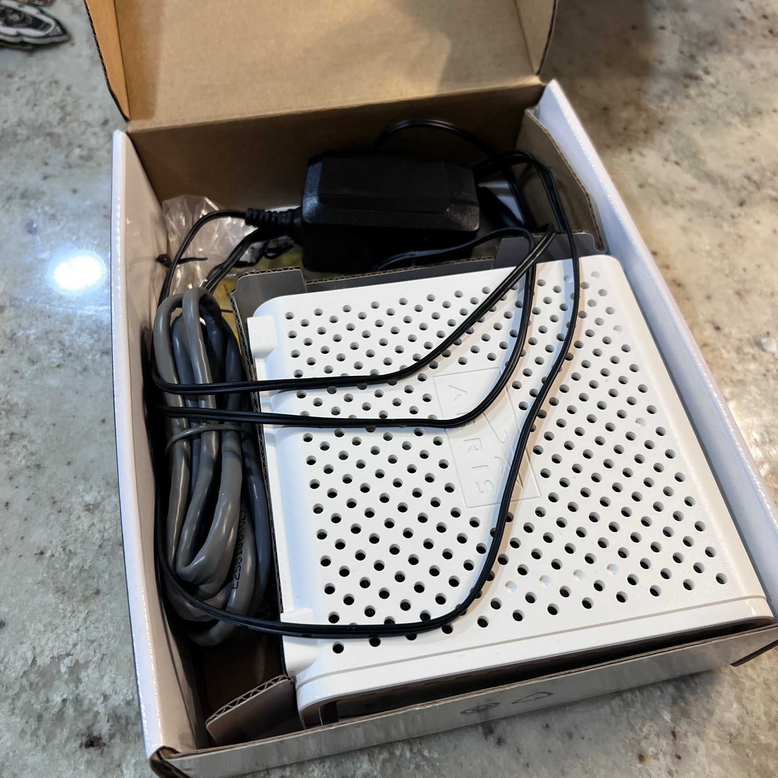 ARRIS SURFboard SB6190 DOCSIS 3.0 32 x 8 Gigabit Cable Modem White