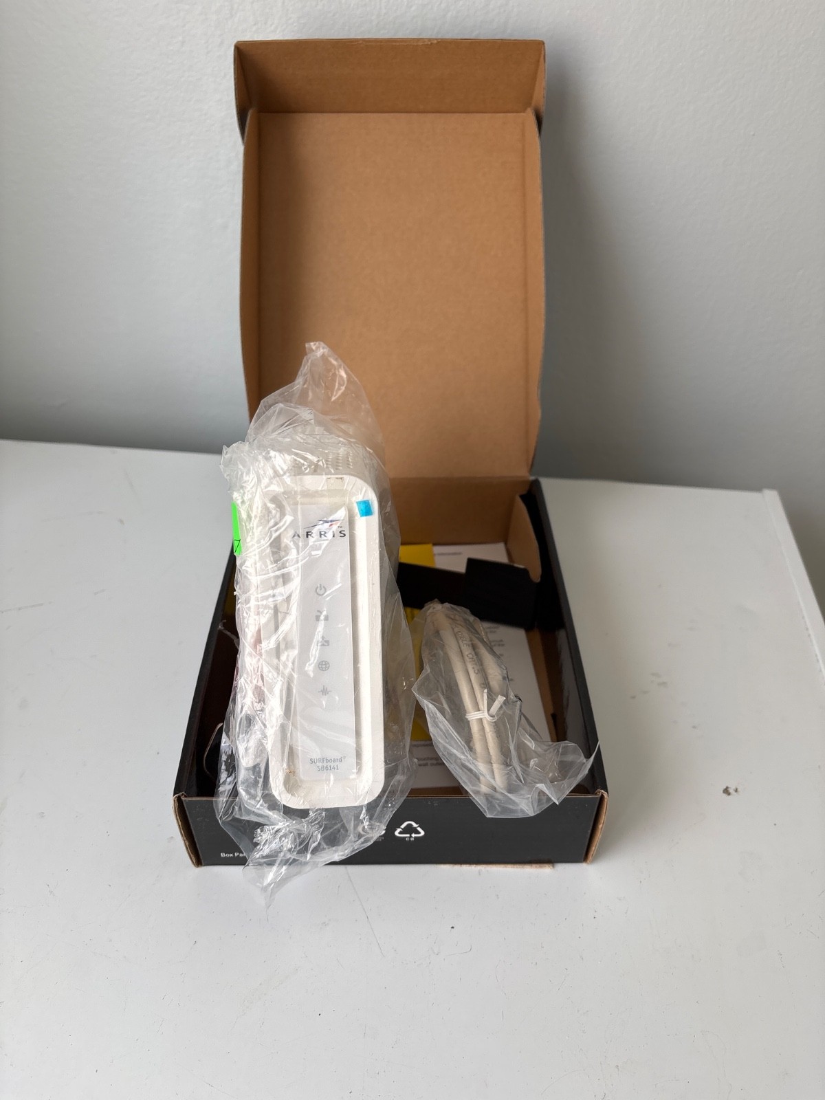Pre-Owned Motorola Arris SURFboard Modem 400 Series SB6141