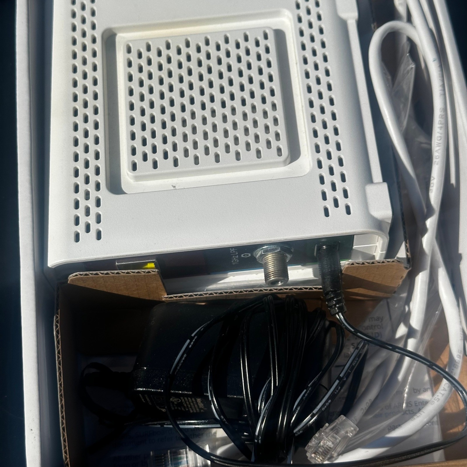Arris SURFboard SB6190 DOCSIS 3.0 Cable Modem 1.4 Gbps White SB6190-RB