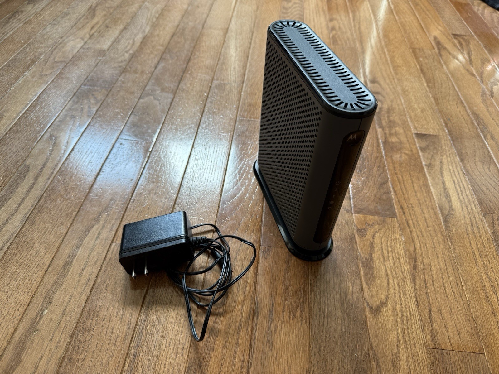 Motorola Cable Modem 24×8 DOCSIS 3.0 Model MB7621 w/ Power Cord