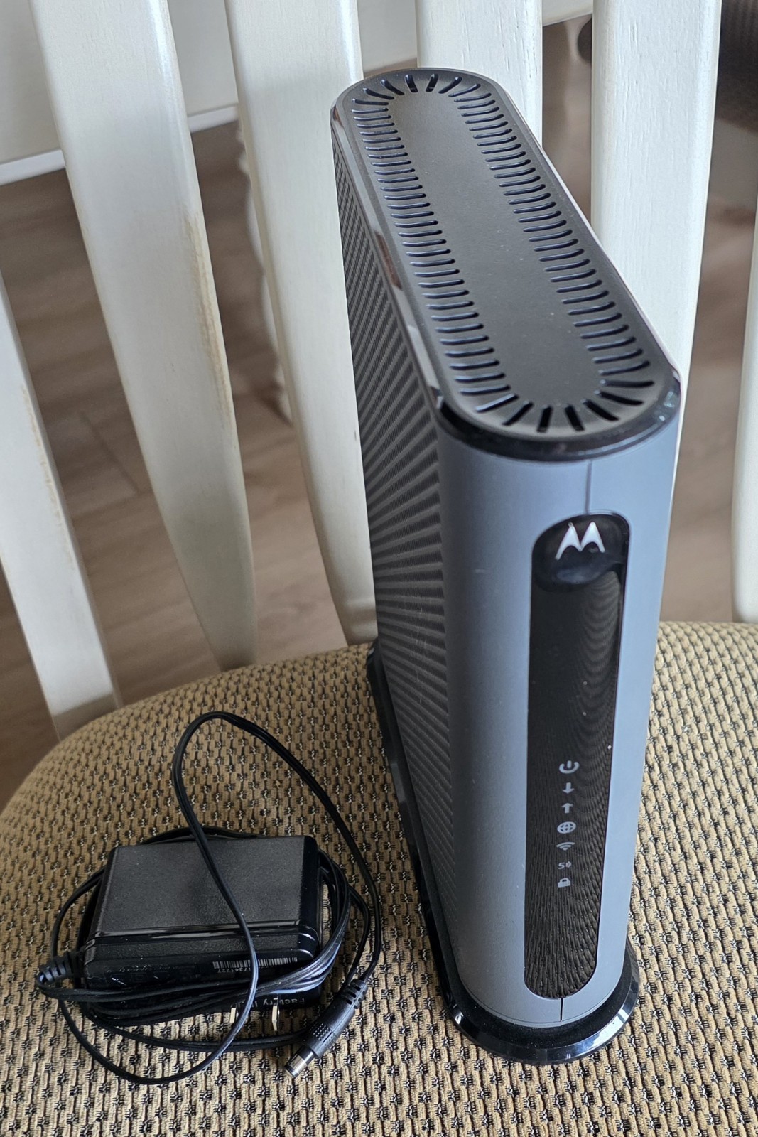 Motorola MG7540 16×4 Black Cable Modem WiFi Router