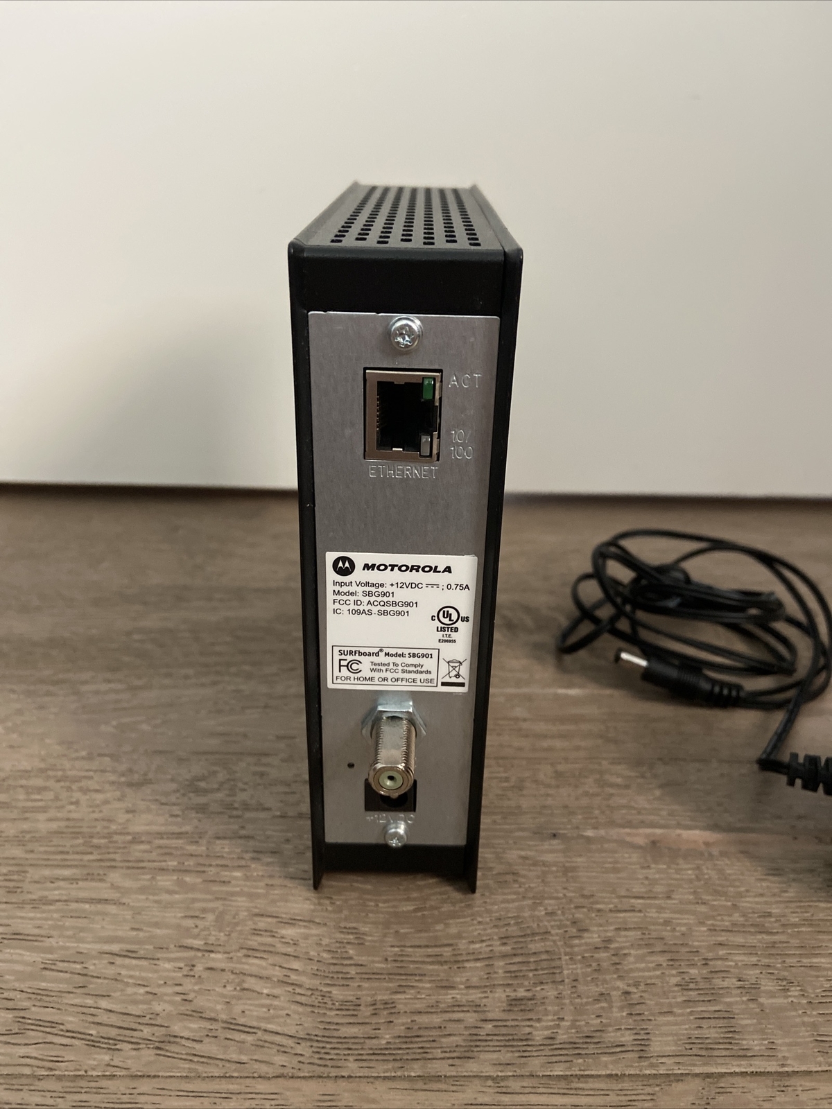 Motorola Surfboard SBG901 Wireless Cable Modem Gateway with Power Supply