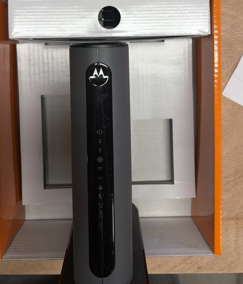 Motorola MT7711 Dual Band AC1900 Cable Modem and Wi-Fi Gigabit Router