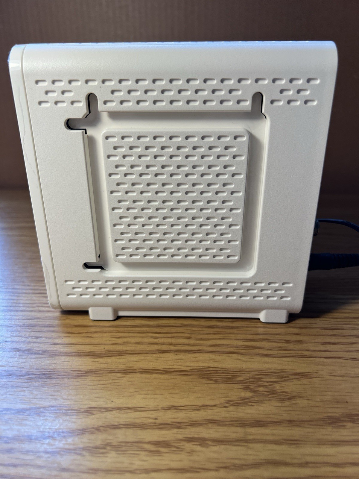 ARRIS SURFboard SB6190 DOCSIS 3.0 32 x 8 Gigabit Cable Modem w/Adapter