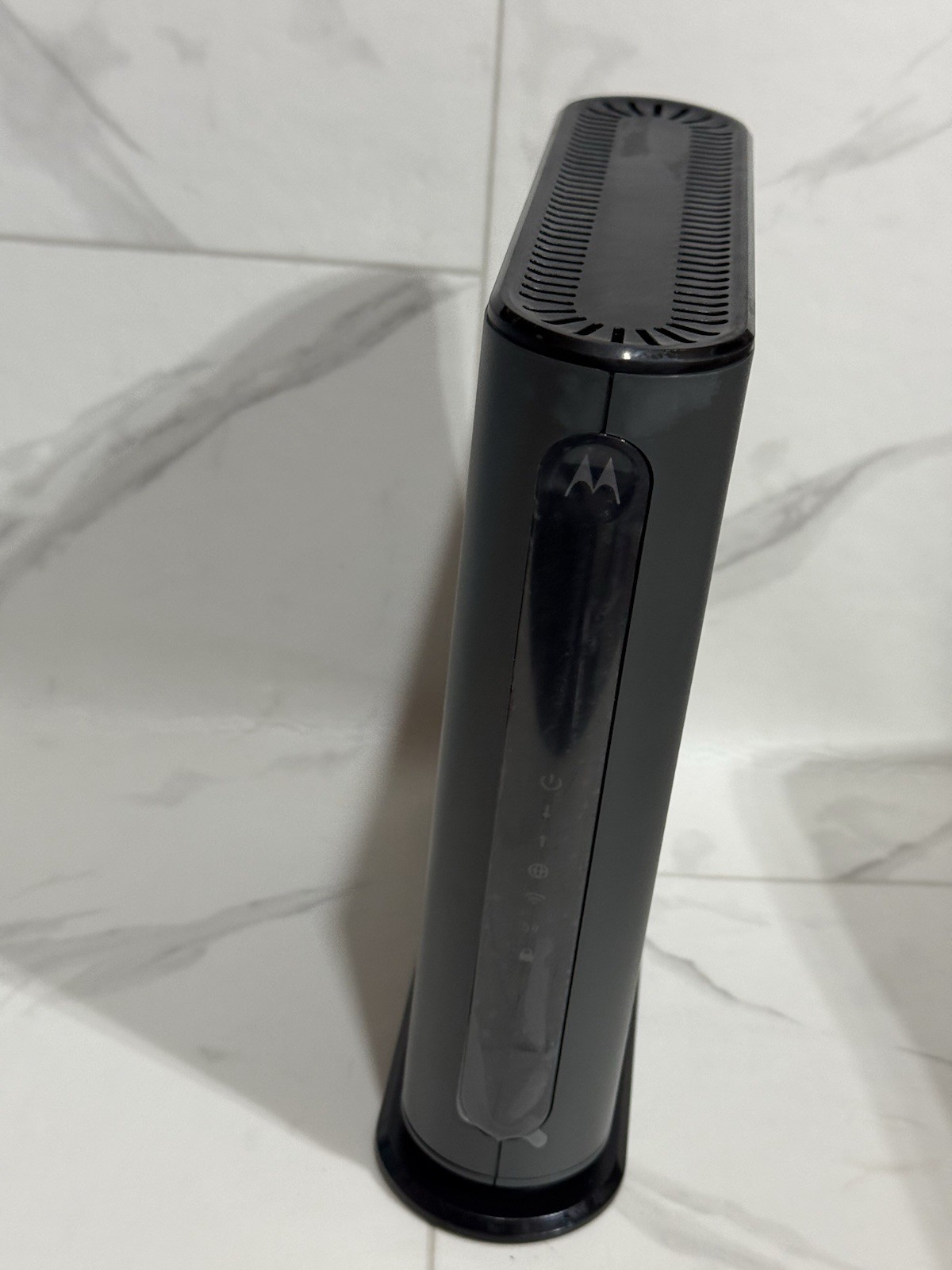 Motorola 16×4 Cable Modem Plus AC1600 Dual Band WiFi Gigabit Router Model MG7540