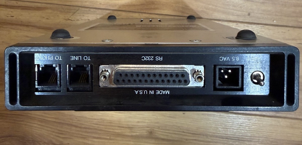 Hayes Smartmodem 2400 — Model 231AA — Classic –No POWER