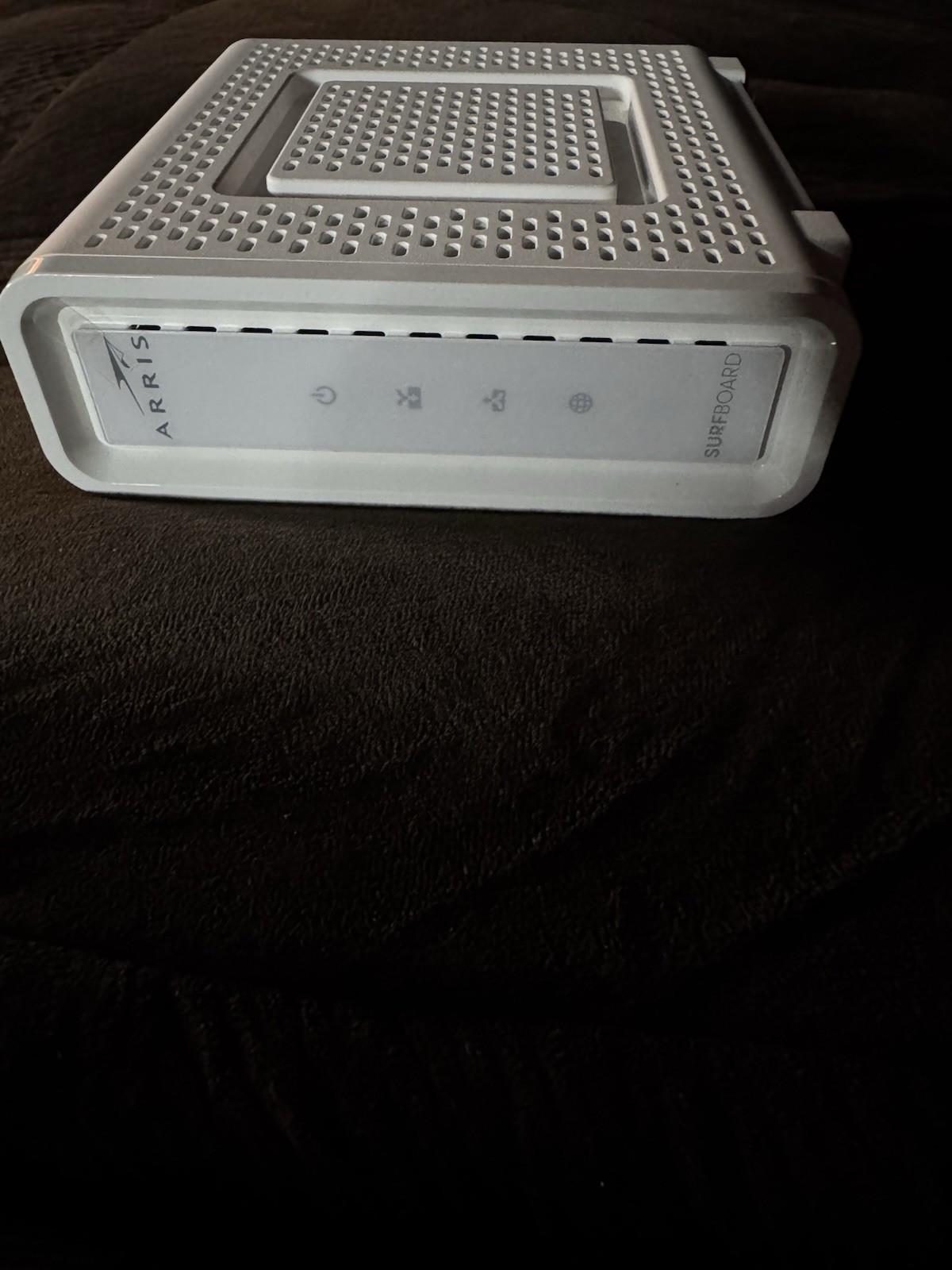 ARRIS SURFboard SB8200 DOCSIS 3.1 Cable Modem 2Gbps 2-Port White