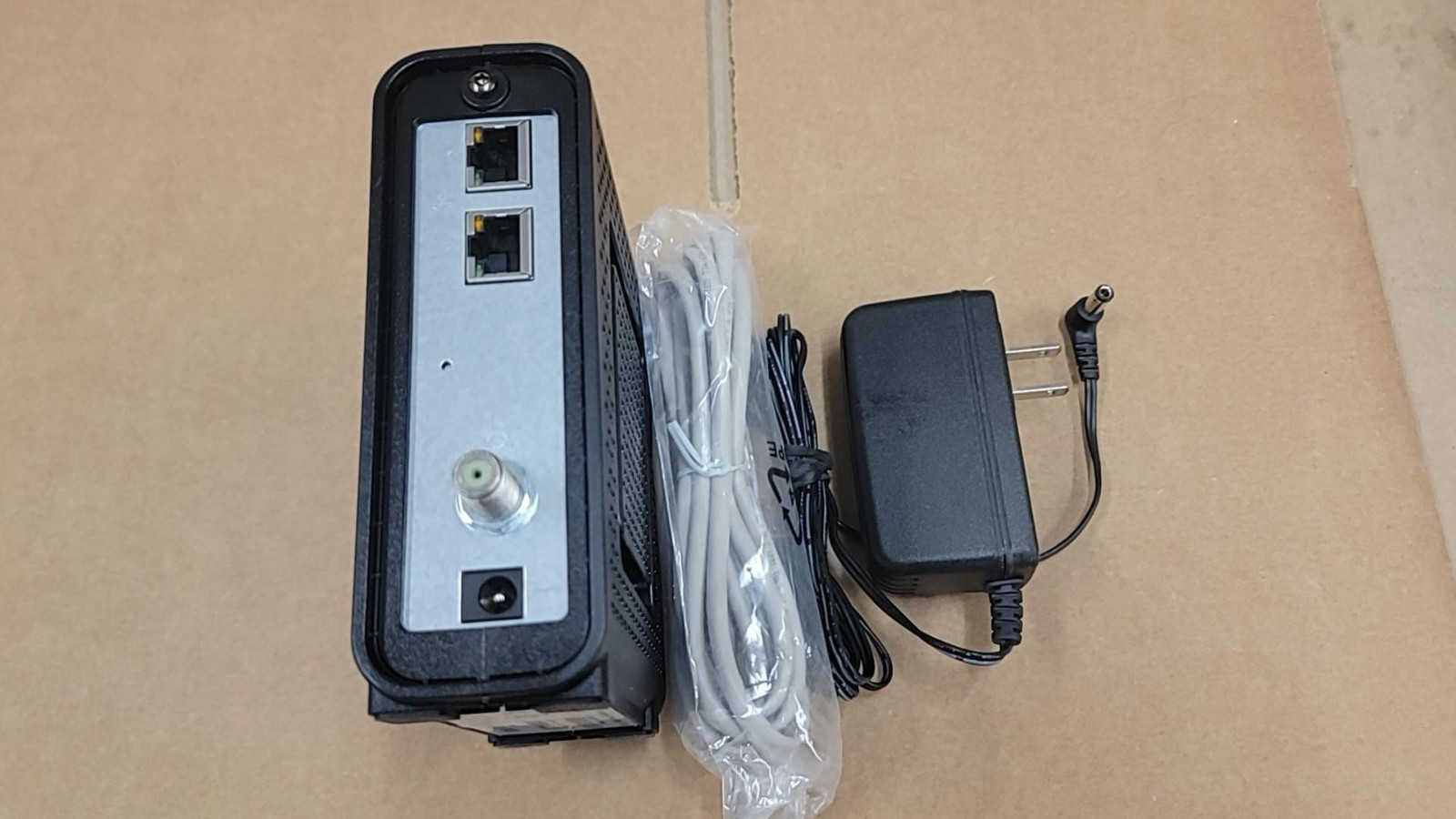 100pcs Arris Touchstone CM8200A DOCSIS 3.1 Ultra Fast Cable Modem W/PS, CAT5
