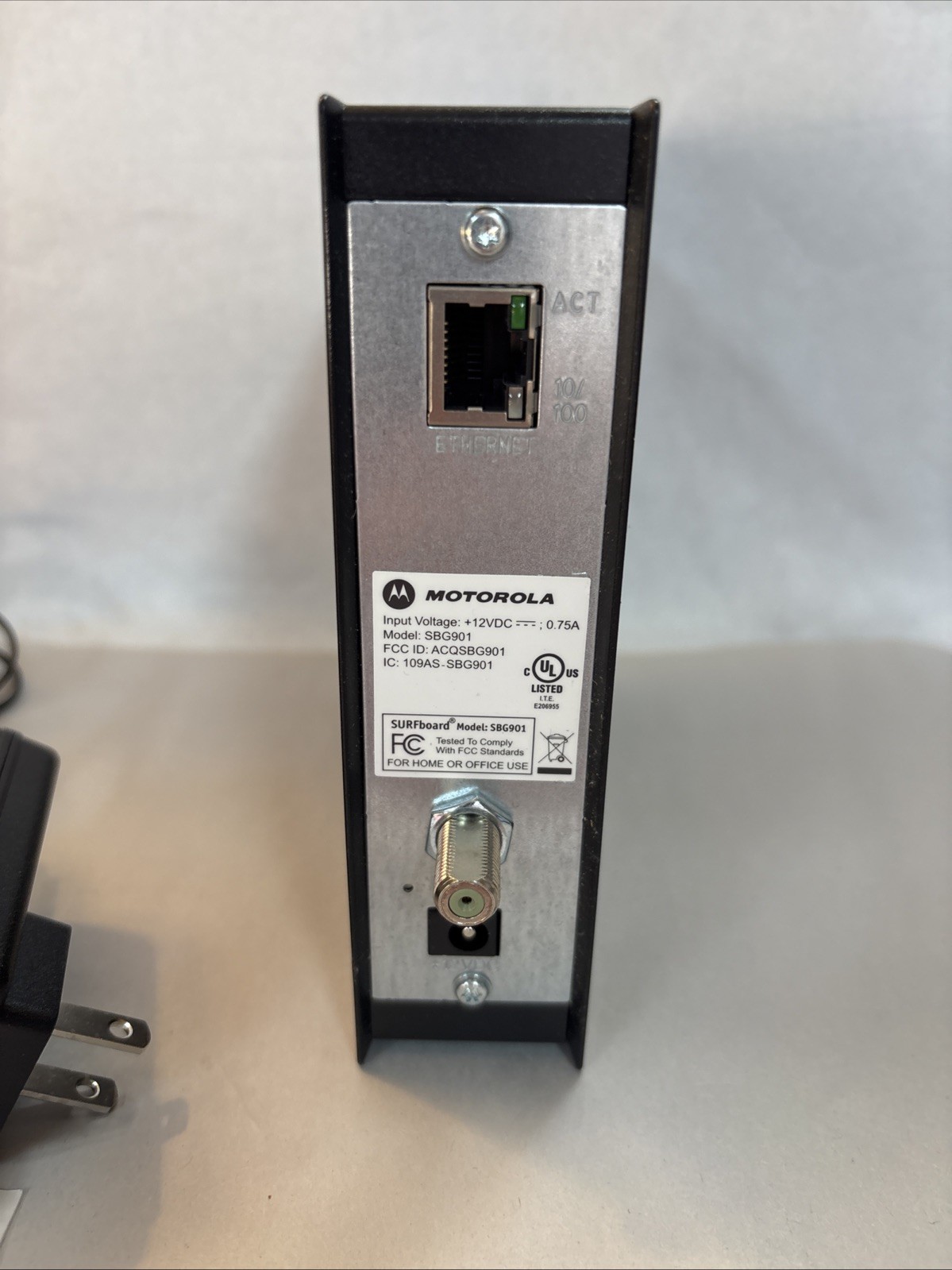 Motorola Surfboard SBG901 Wireless Cable Modem Gateway with Power Supply