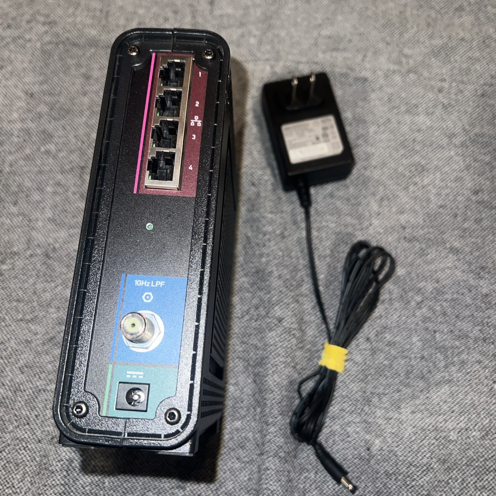 ARRIS SURFboard SBG6580 DOCSIS 3.0 Cable Modem/ Wi-Fi N300 2.4Ghz + N300 5GHz W2