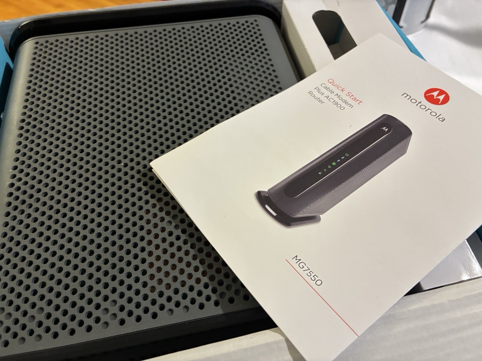 Motorola MG7550 16×4 High Speed ​​Cable Modem Plus AC1900 WiFi Router in BOX