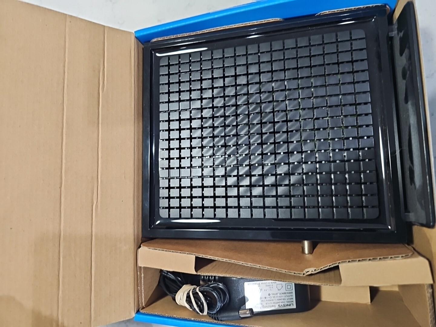 LINKSYS 16 x 4 Cable Modem | 16 x 4 Bonded Channels | DOCSIS 3.0 | CM3016