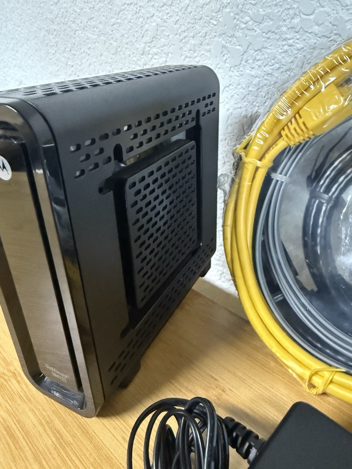 Arris Surfboard Model SB6121 Black Cable Modem with CAT5e and Coax cables etc