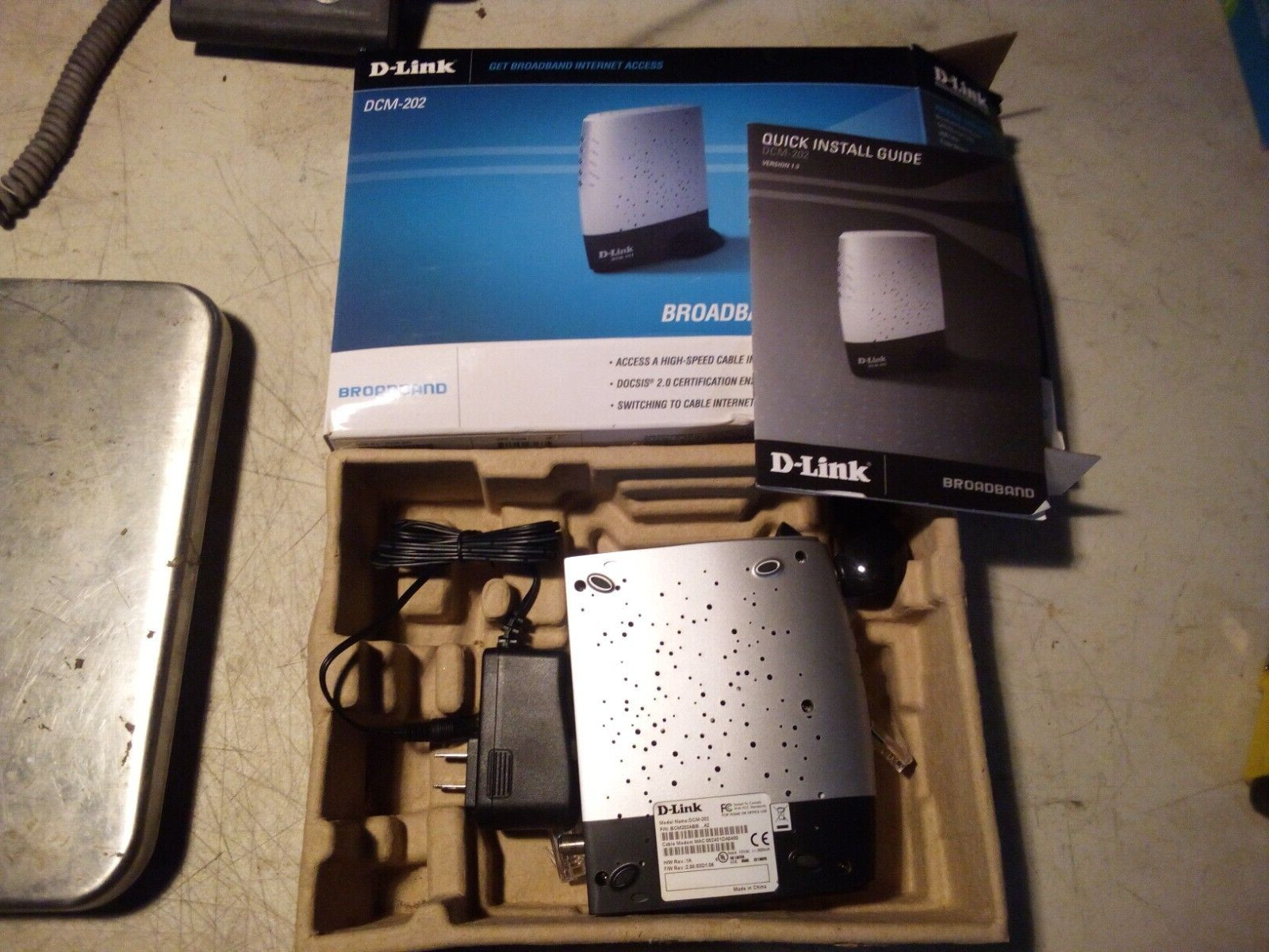 D-Link DCM-202 DOCSIS 2.0 USB/Ethernet Cable Modem Router