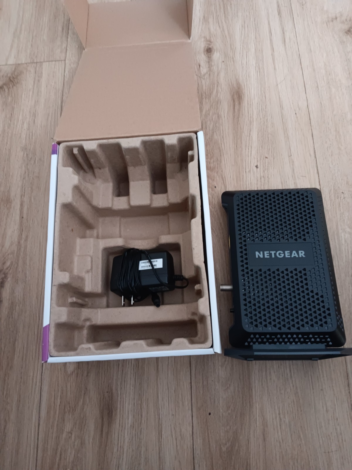 NETGEAR CM600 DOCSIS 3.0 Cable Modem 960 Mbps IPv6 1x RJ-45 Black