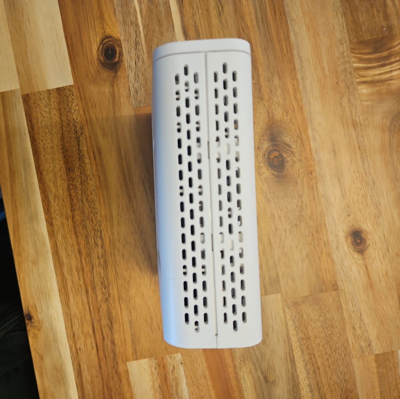 ARRIS SURFboard SB8200 DOCSIS 3.1 Cable Modem, no power cable