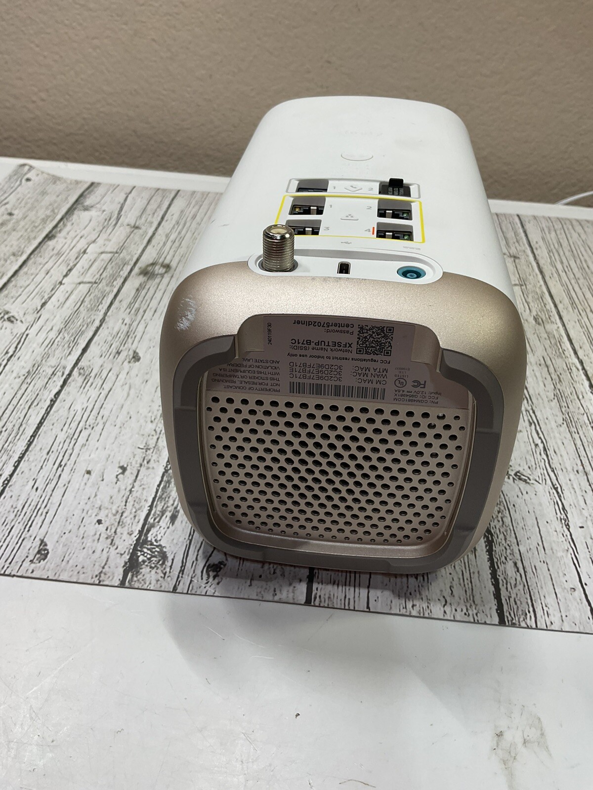 Xfinity XFi Gateway Router XB8-T As Is For Parts or Repair No power Adapter