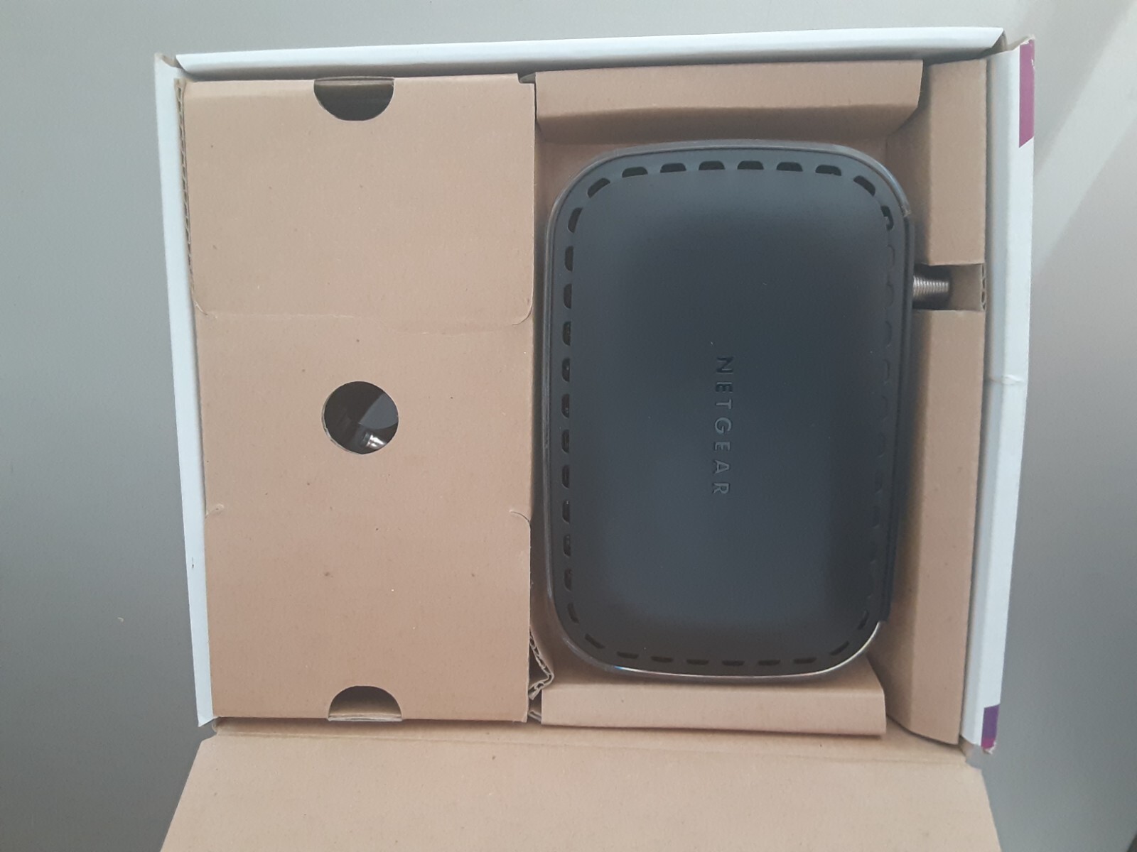 NETGEAR CM400-1AZNAS 100 Mbps Modem NIB
