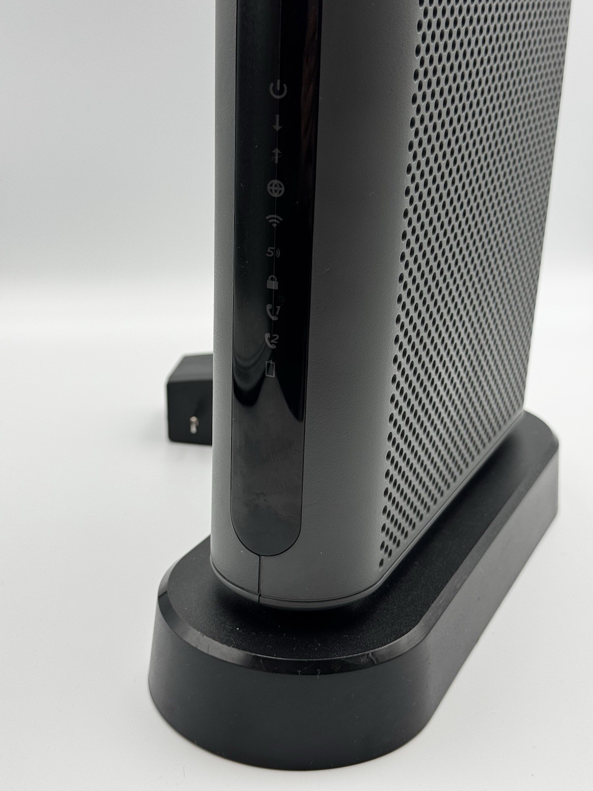 Motorola 24×8 Cable Modem + AC1900 WiFi Router + 2 Phone Line for XfinityMT7711.