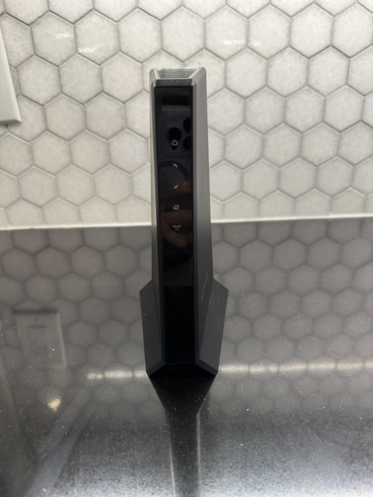 NETGEAR Nighthawk CM2000 32×8 2.5Gbps Multi-Gig DOCSIS 3.1 Cable Modem