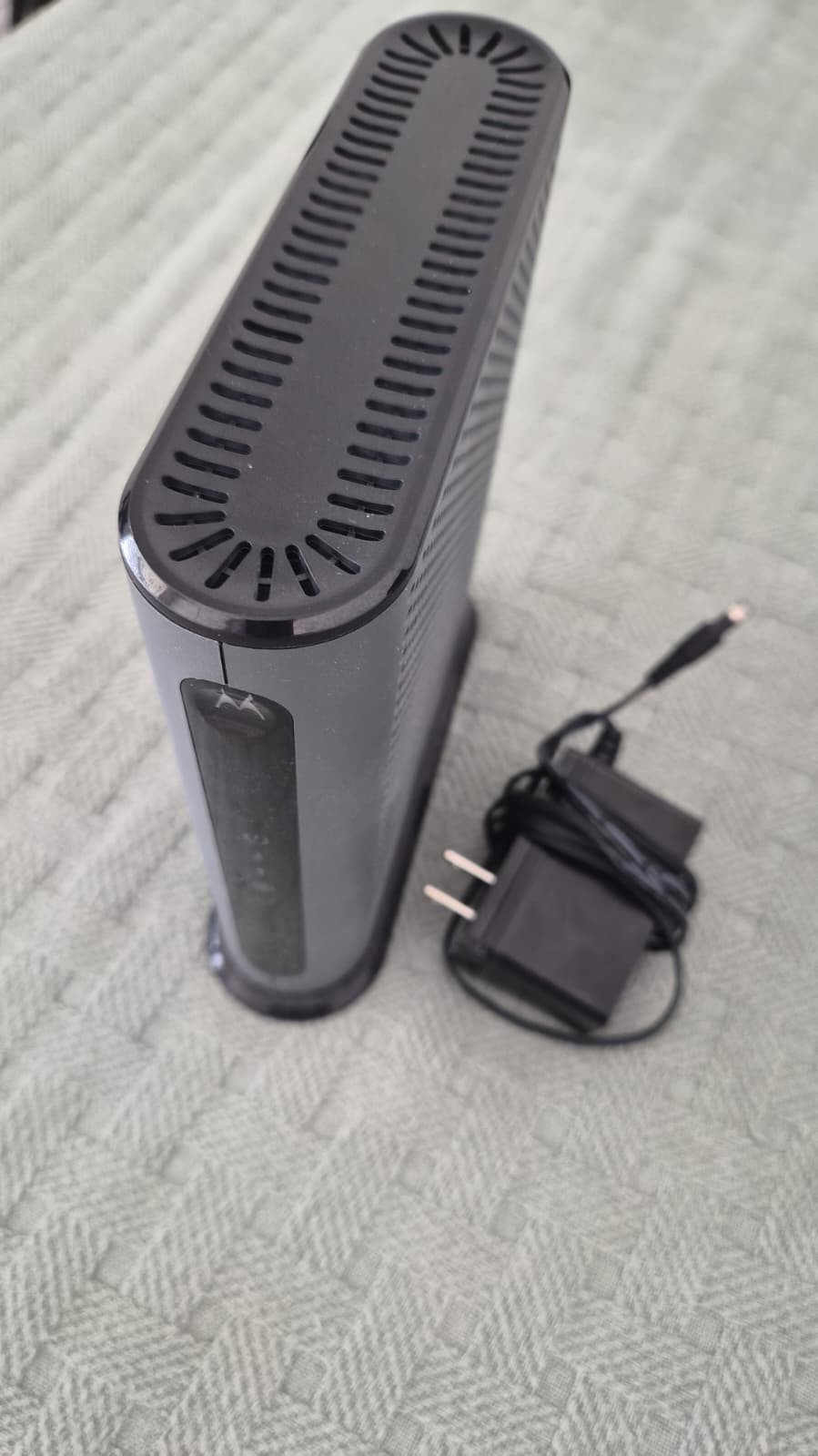 Motorola MB7621 Cable Modem (Approved by Comcast Xfinity, Cox, and Spectrum)