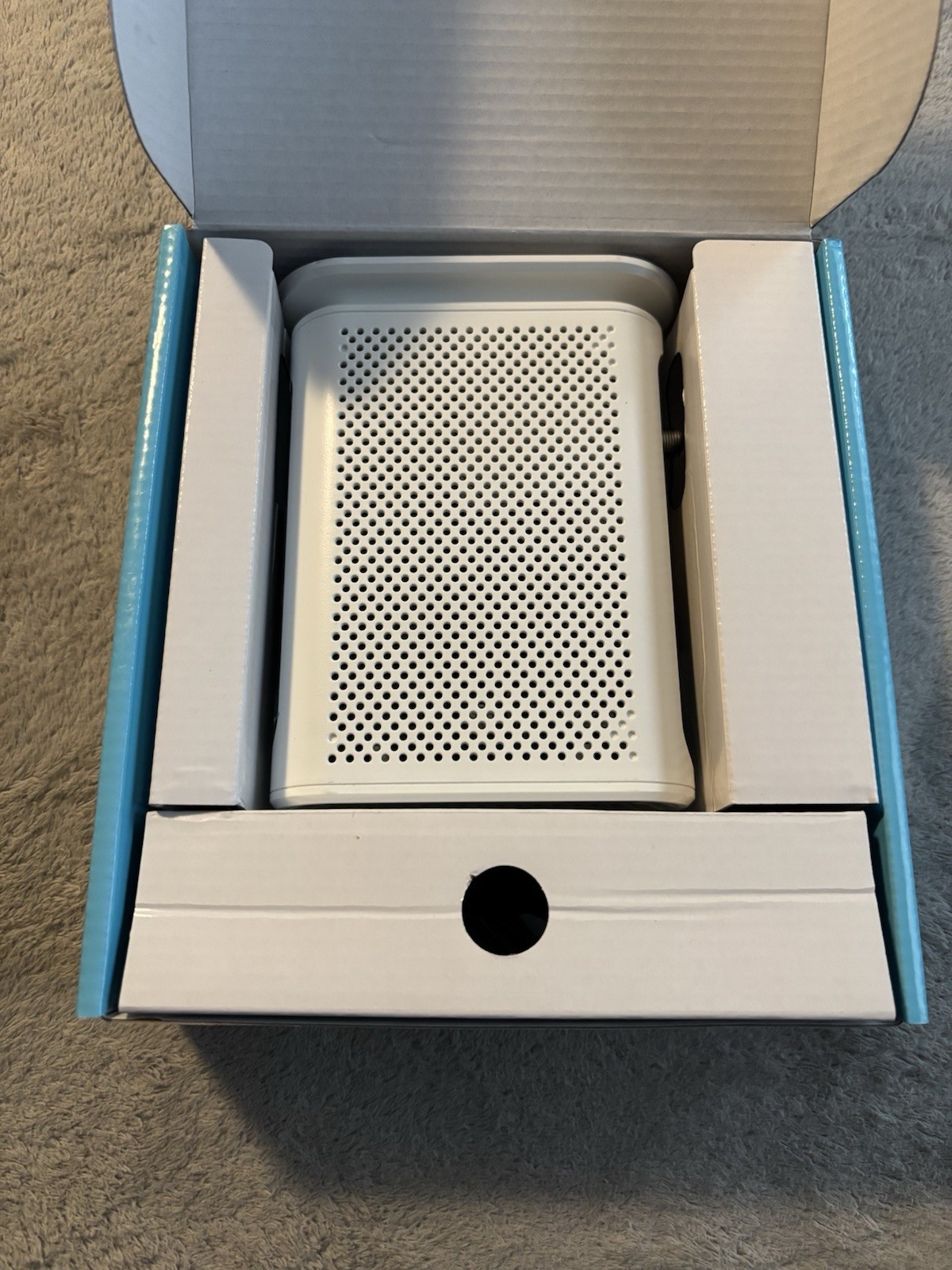 Motorola 8×4 Cable Modem Model MB7220, 343 Mbps DOCSIS 3.0