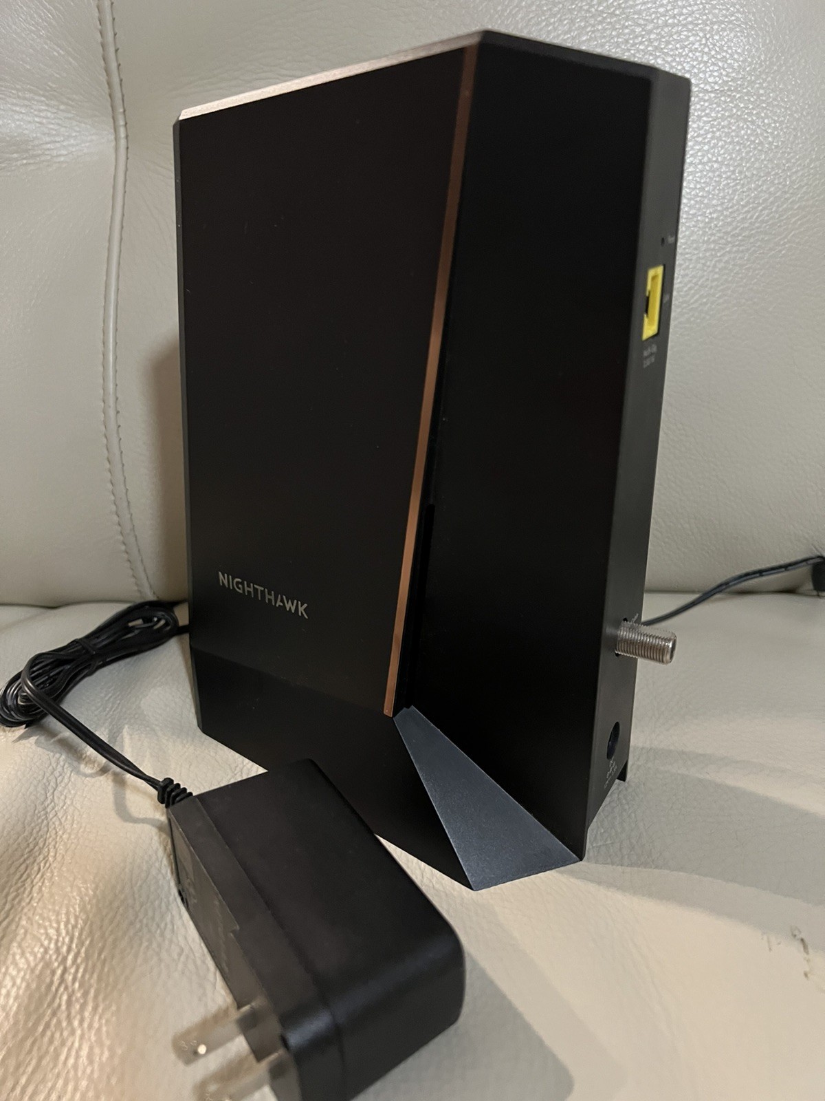 NETGEAR Nighthawk CM2000 DOCSIS 3.1 Mid/high-Split Cable Modem,Black-LN 2.5Gbps