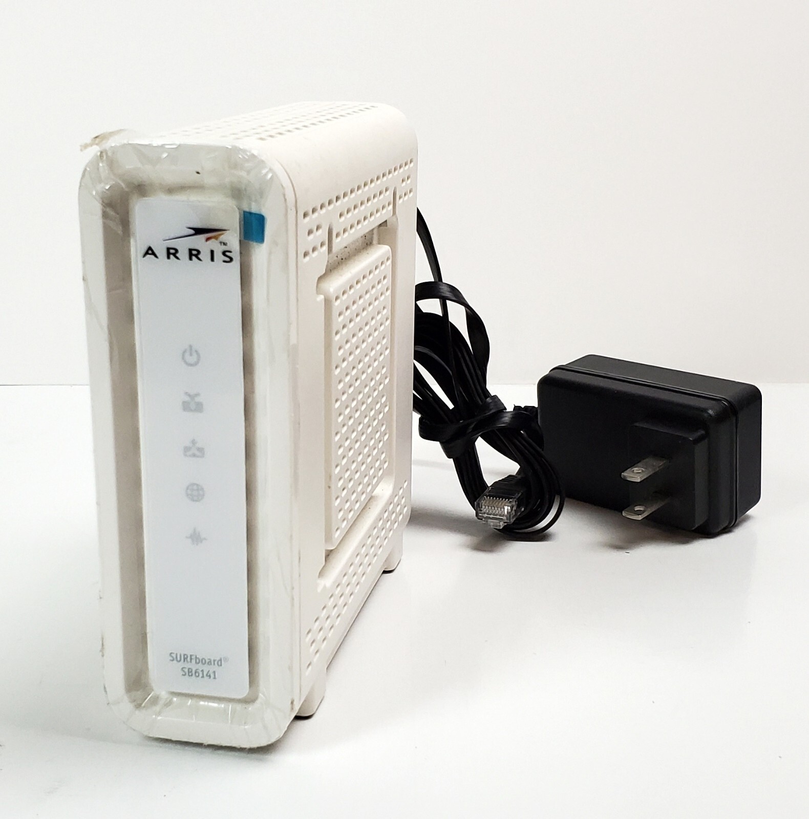 Lot Of ARRIS SURFboard SB6141 Netgear WN200 RPT v2 Netgear WNR1000 v2