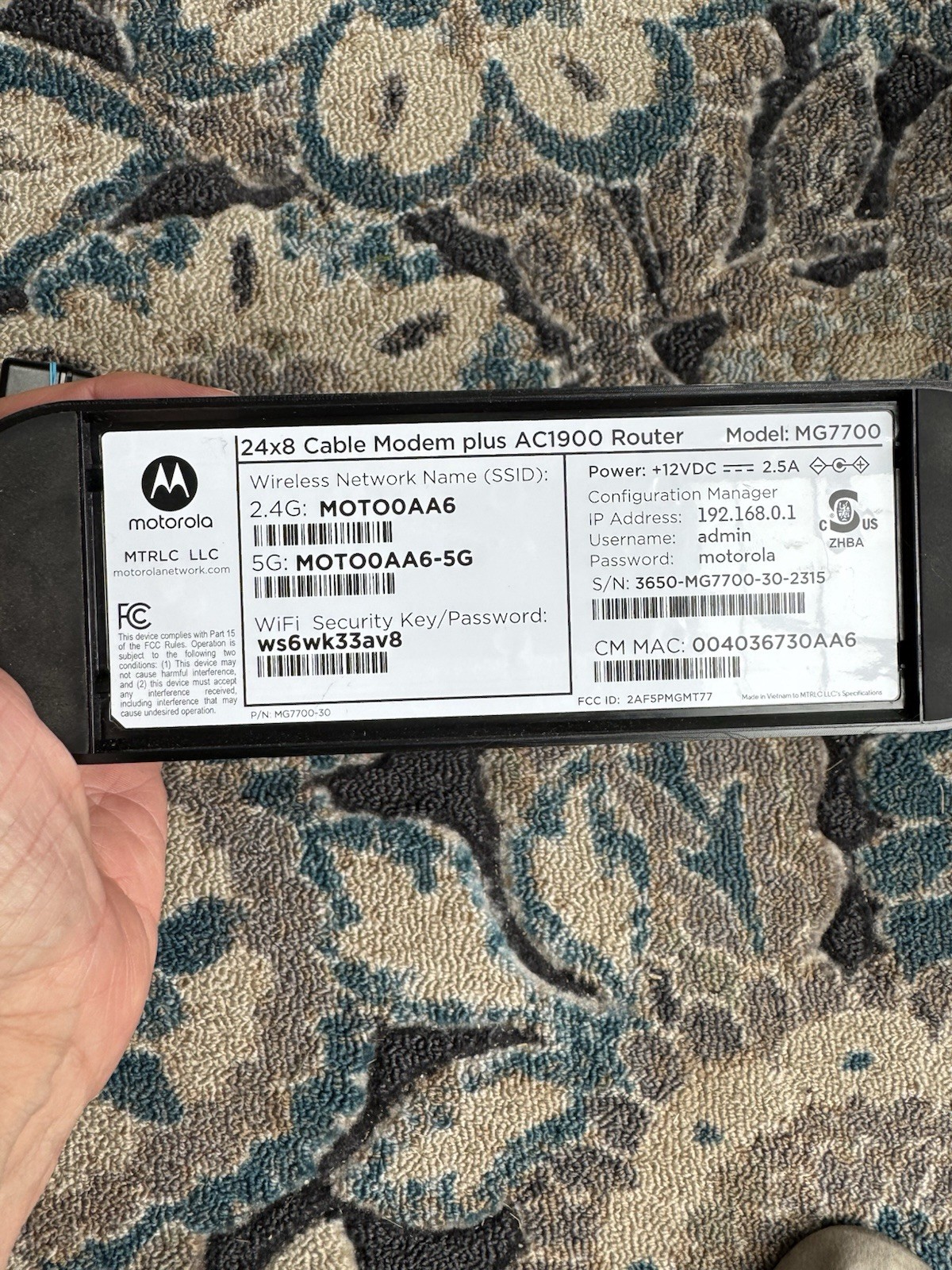 Motorola 24X8 Cable Modem plus AC1900 Wifi Router Model MG7700 home office