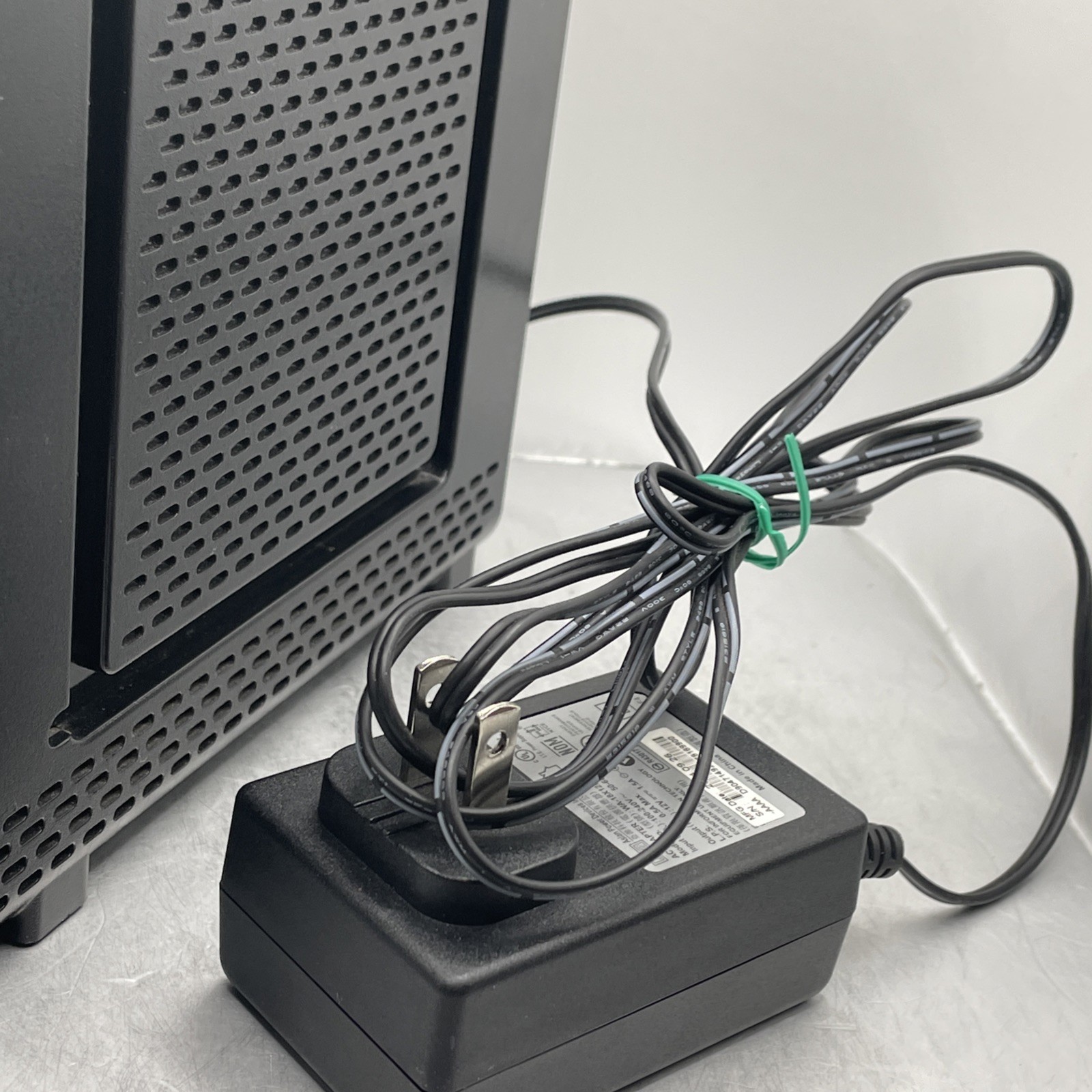 Cable Modem: DOCSIS 3.0, Arris Surfboard, 4-Port | SBG6580 – AC Adapter Included