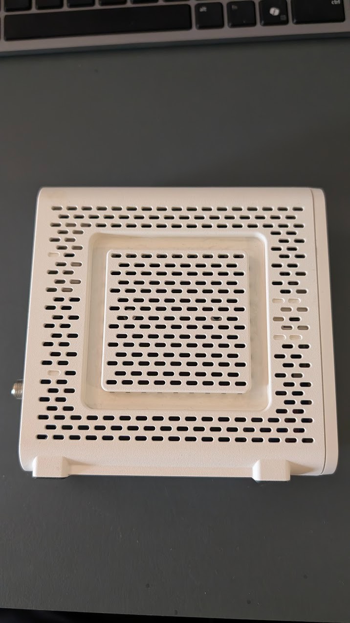 ARRIS SURFboard SB8200 DOCSIS 3.1 10 Gbps Cable Modem *NO AC adapter*