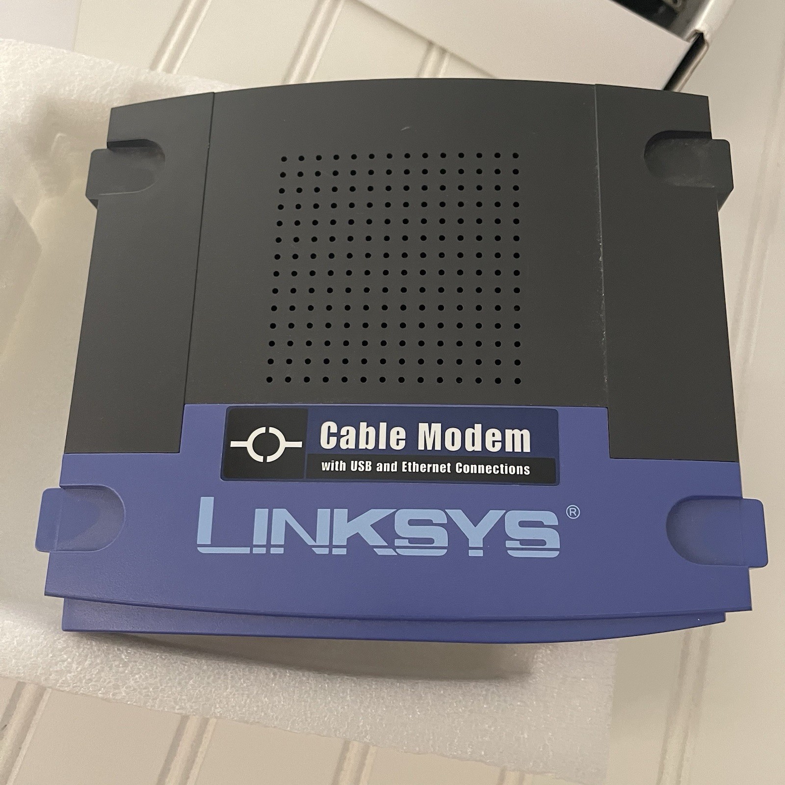 LINKSYS CABLE MODEM WITH USB AND ETHERNET CONNECTIONS MODEL BEFCMU10