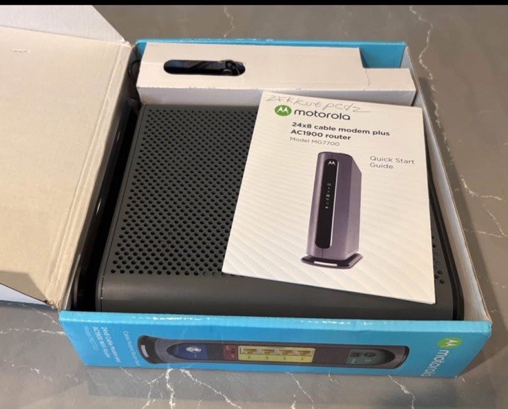 Motorola MG7700 Modem W/ AC1900 Dual Band 1000 Mbps Wi-Fi Gigabit Router